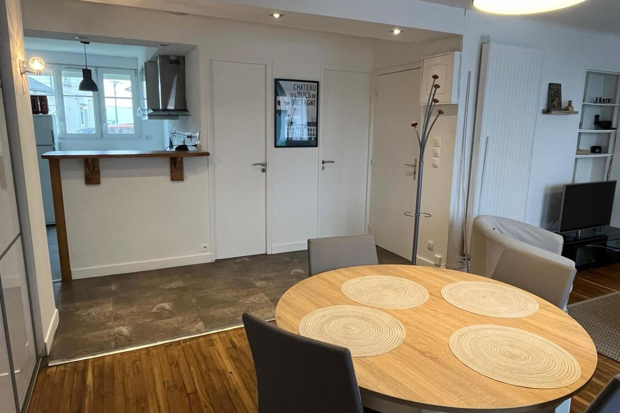 Charming Cozy Nest In Nantes Apartment ภายนอก รูปภาพ