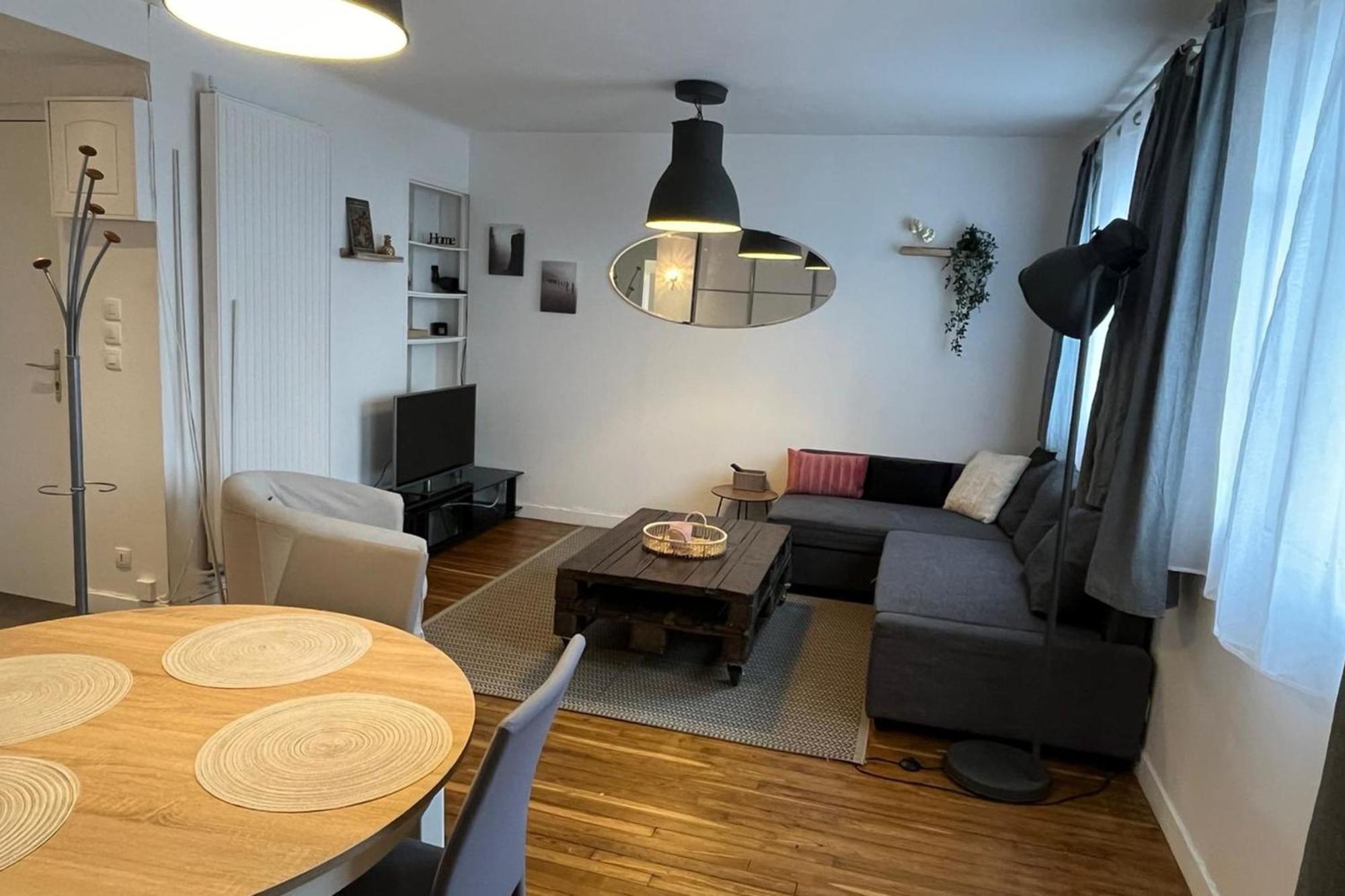 Charming Cozy Nest In Nantes Apartment ภายนอก รูปภาพ